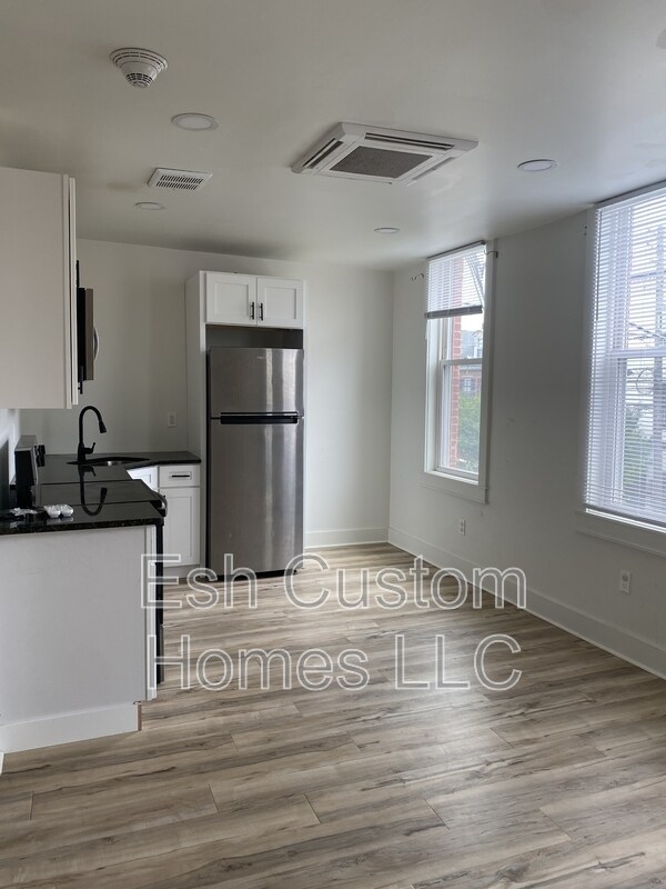 Photo - 11 E Walnut St