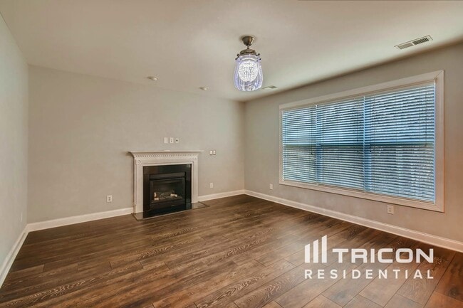 Photo - 428 Castlebury Ct