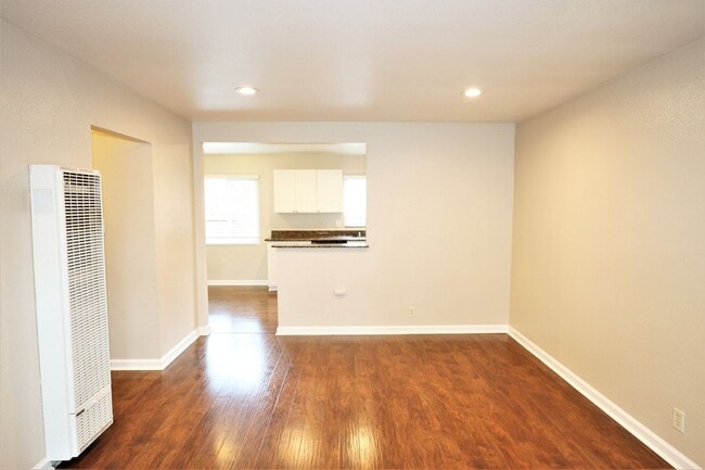 Photo - Beautiful 2 bed/1 bath Duplex with Attached Garage in Redwood City Available NOW! Unidad 1124