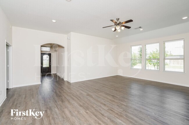 Photo - 118 White Wing Ln
