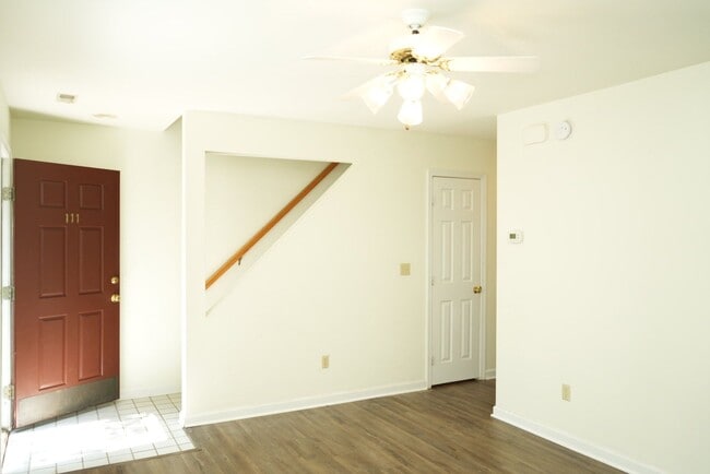 Photo - 111 Darien Terrace