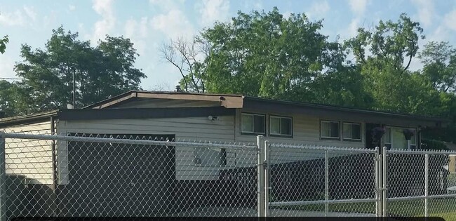 Photo - 2080 Bancroft St