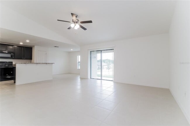 Photo - 1187 Moyle Way