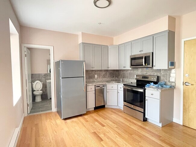 Building Photo - 23 Hudson St Unit 202 Rental