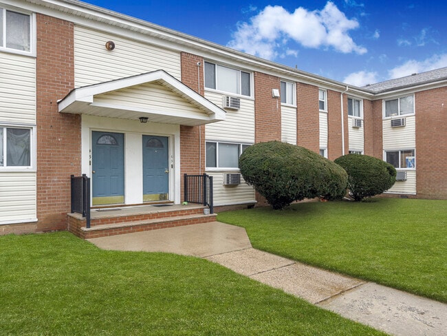 Zachary Arms Apartments