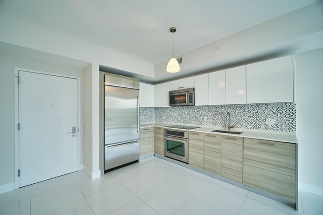 Photo - 1300 Brickell Bay Dr Unidad 2703