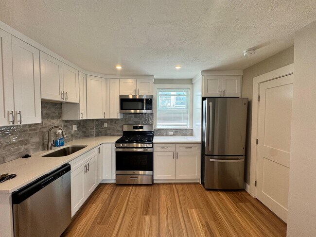 Building Photo - 10 Charles E Ryan Rd Unit 2 Rental