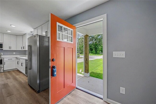 Photo - 411 Hardy Ave SW