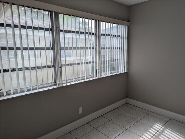 Photo - 10224 Twin Lakes Dr