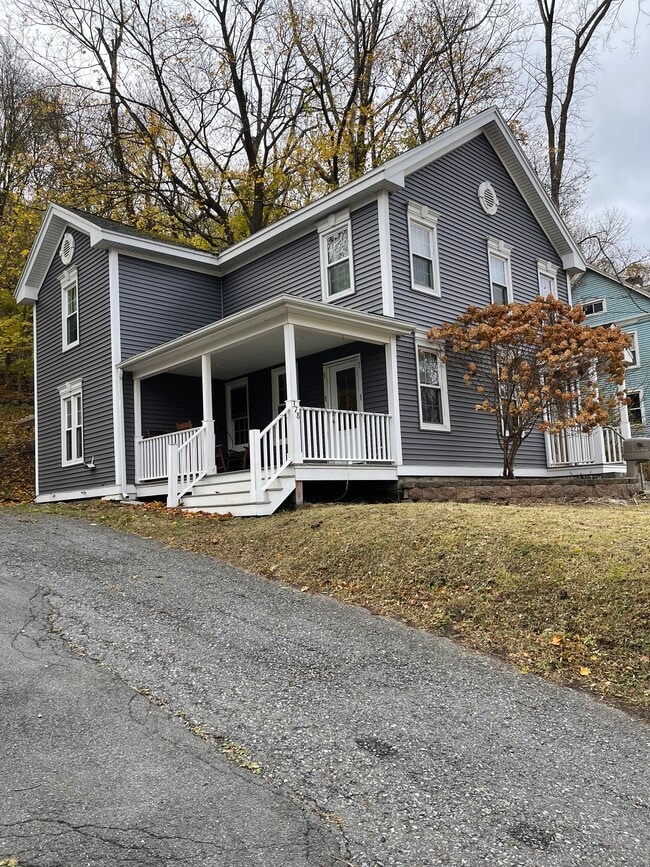 Building Photo - 378 W Main St