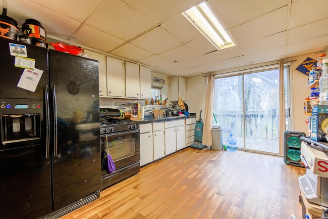 Photo - 1004 College Ave