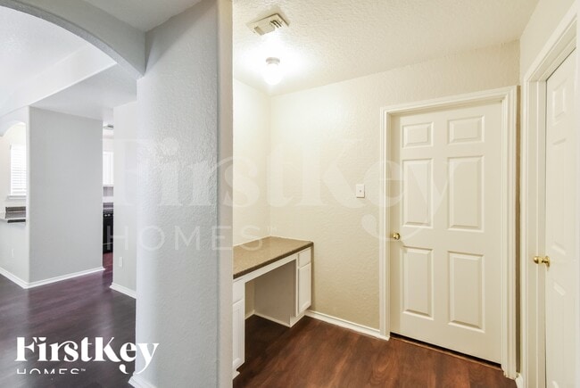 Photo - 9407 Raton Falls