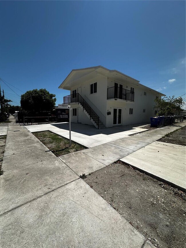 Photo - 828 NW 23rd Ct Apartment Unit 828