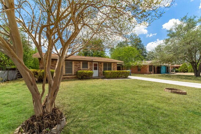 Photo - 218 E Villaret Blvd