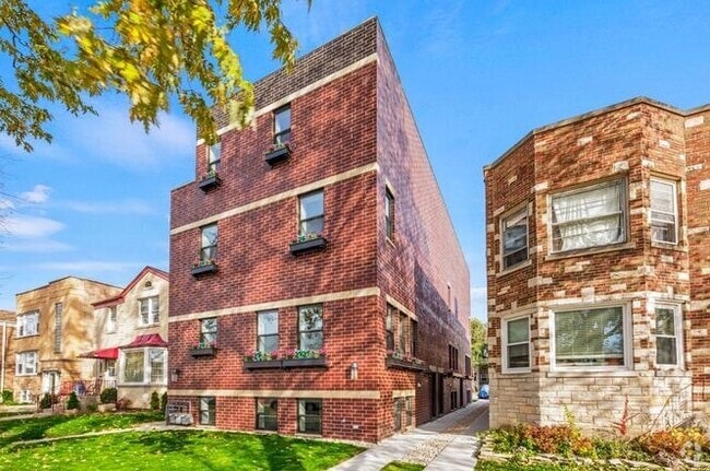 Building Photo - 6223 N Albany Ave Rental