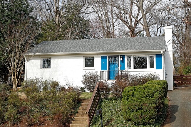 Building Photo - Nicely Updated Pet-Friendly N.Downtown/Locust Grove Home