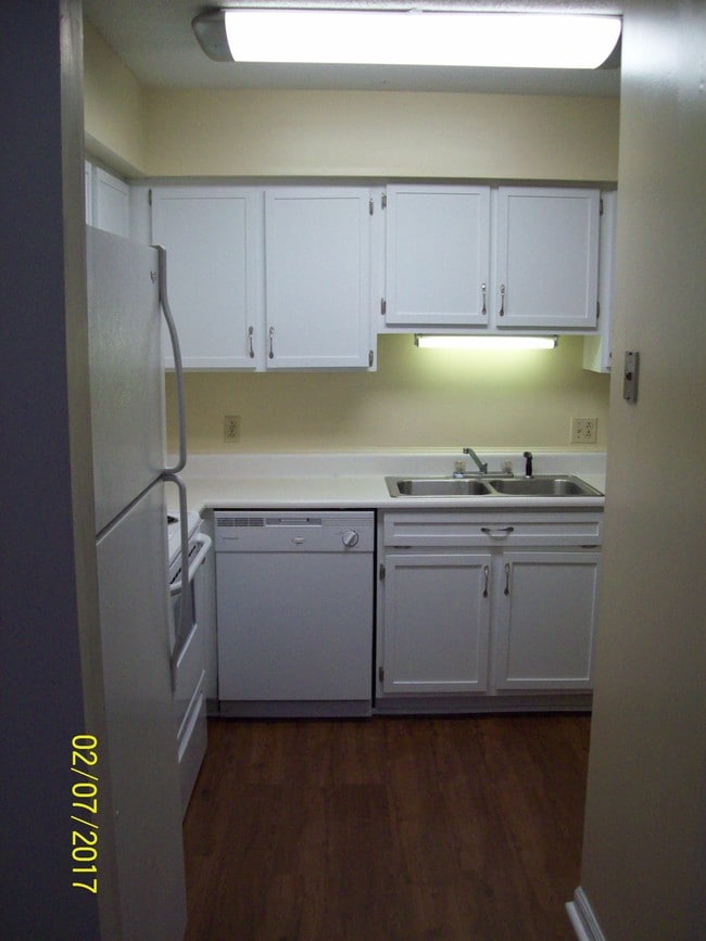 2 BR TH 1 1/2 BATH - Quinn Court Apartments