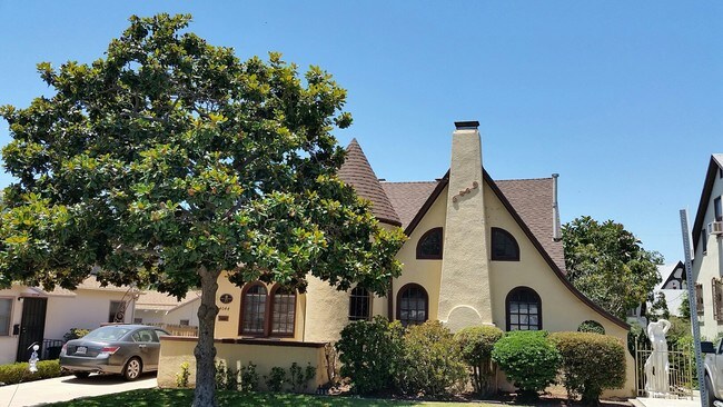 Photo - 4040-4044 Hamilton St