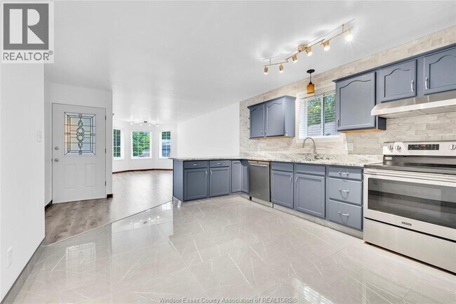 Photo - 6860 Matchett Rd