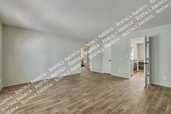 Photo - 644 N Richey Blvd
