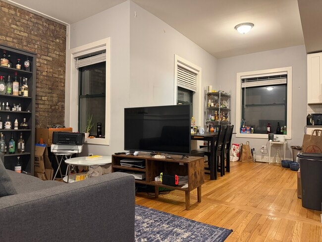 Photo - 935 E 54th Pl Unidad 1