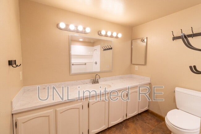 Photo - 2600 Valley View Dr Unidad 112C