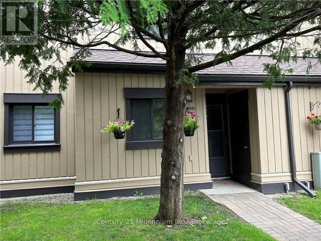Photo - 185 Escarpment Crescent