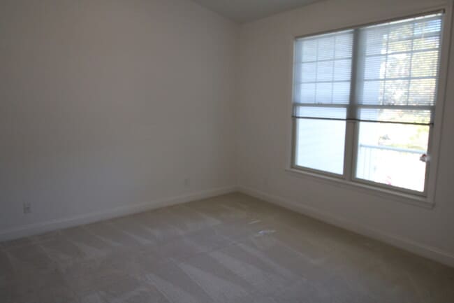 Winchester - 1BR, 1BA