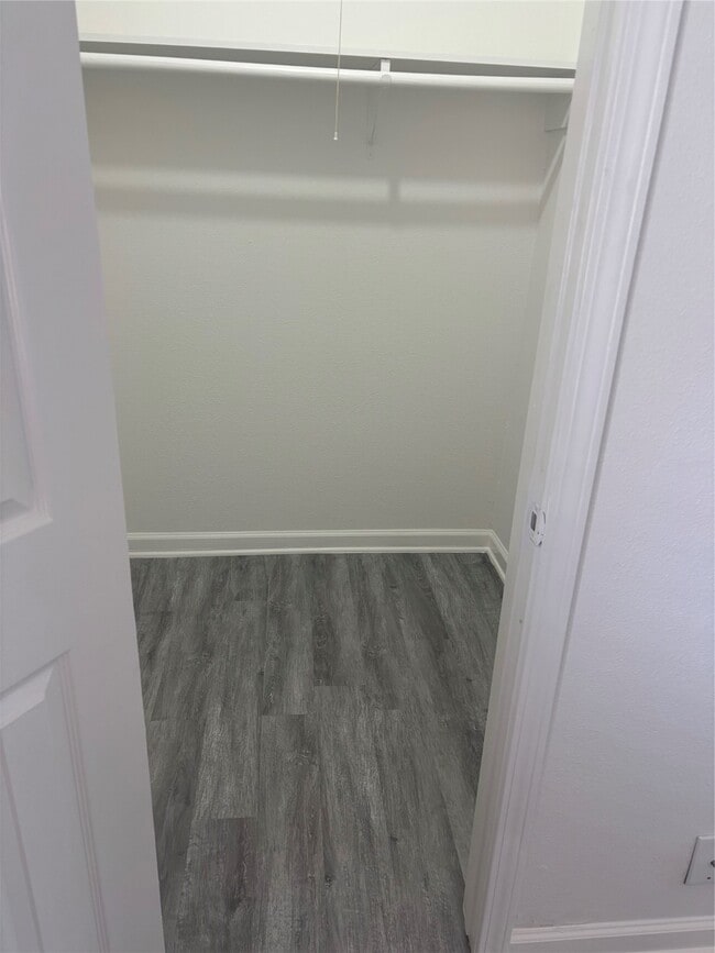 Photo - 2828 61st St