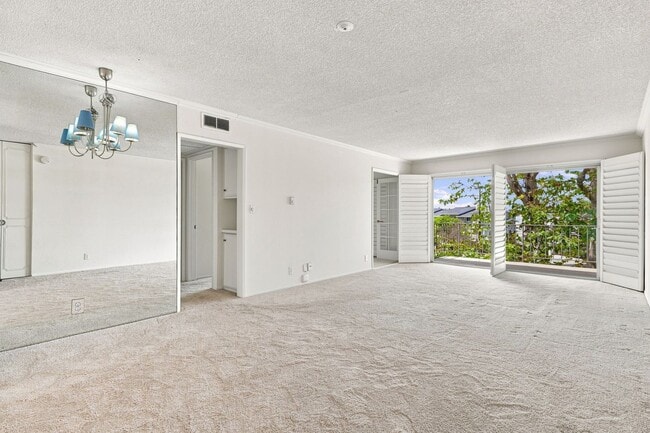 Photo - 300 Cagney Ln