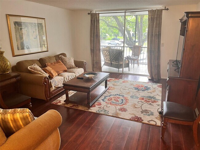 Photo - 3660 Inverrary Dr Unit 2f