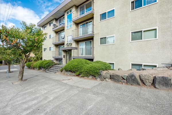 Photo - Stonebridge Apartments