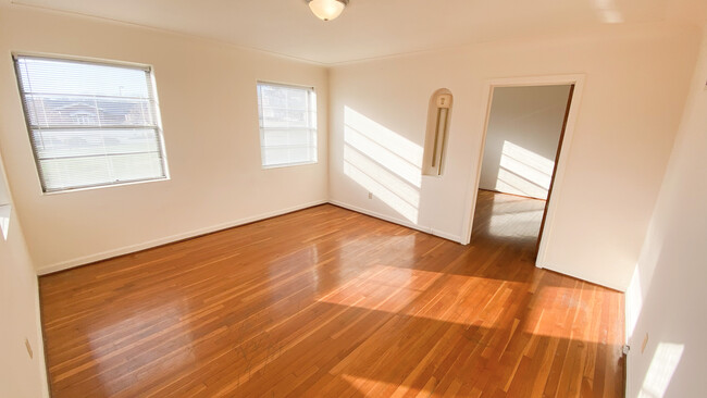 Living Room - 227 W Dunklin St Apartments Unit 2