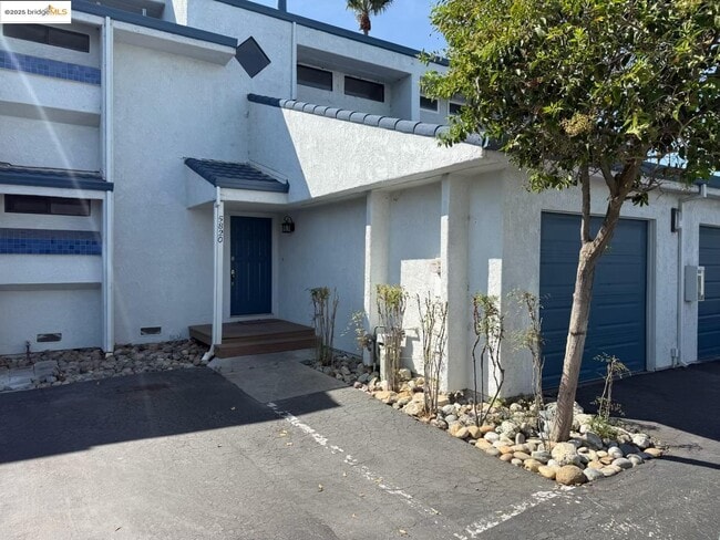 Building Photo - 5820 Yawl St Rental
