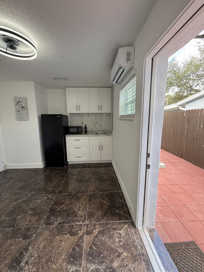 Photo - 2311 N 70th Ter Unit Efficiency in Hollywood