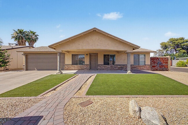 Building Photo - 4048 E Dahlia Dr