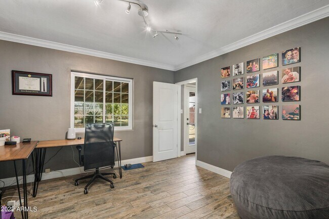 Photo - 4302 E Wilshire Dr