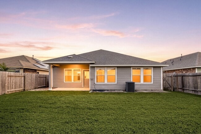 Building Photo - 21430 Poppy Pk Ave