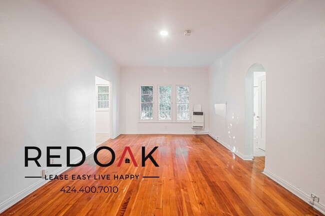 Building Photo - 706 N St Andrews Pl Unit 204