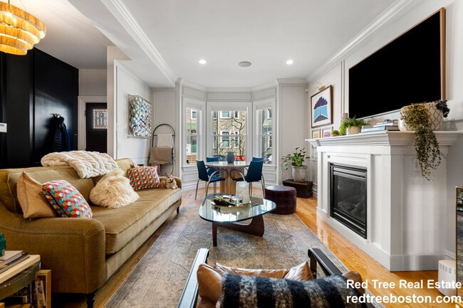 Photo - 687 E 6th St Unit 2