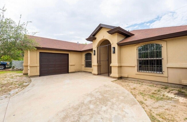 Photo - 204 N Espana Dr
