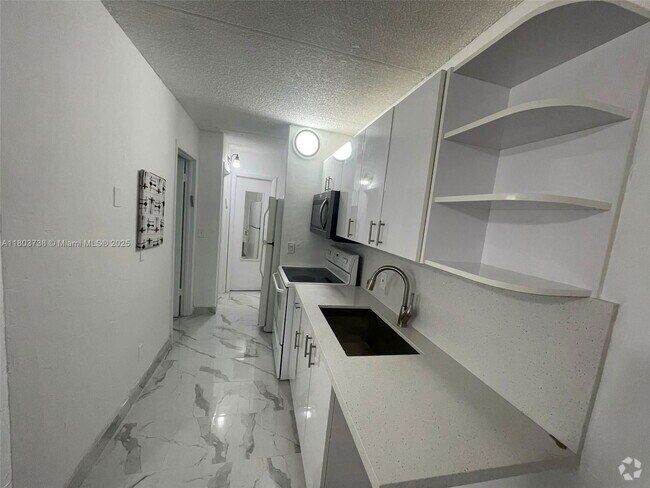 Building Photo - 3211 SW 44th St Unit 210 Rental