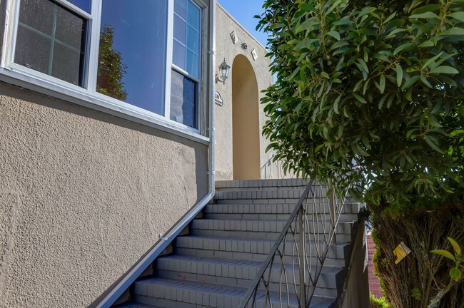 Photo - 3 Bed / 2 Bath charming home in upscale neighborhood near Glen Park. YouTube Tour!!