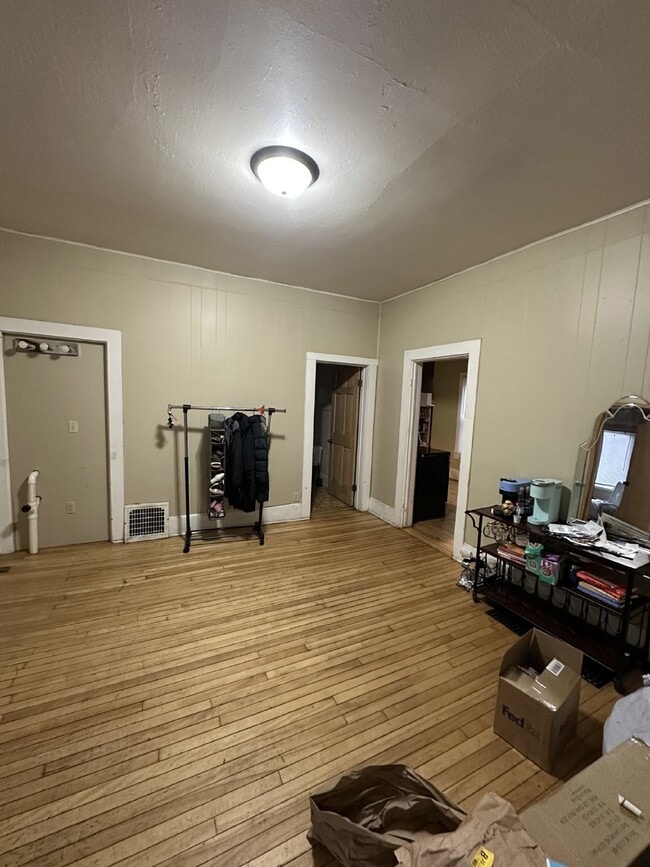 Photo - 4 Bed 1 Bath close to UWEC!