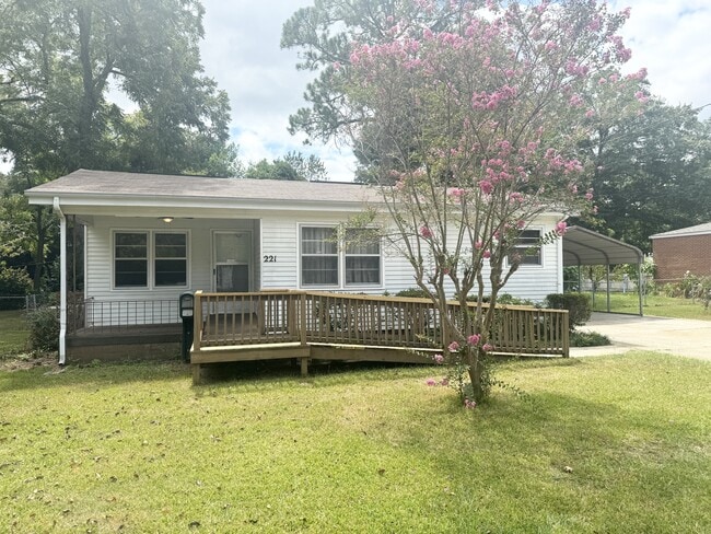 Building Photo - 221 Shirley Dr