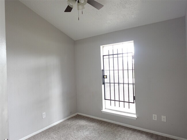 Photo - 10811 Thorncliff Dr