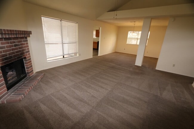 10031 Red Wolf Ln
