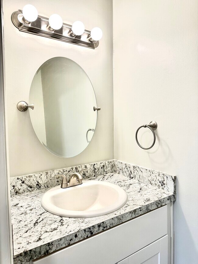 Photo - 403 71st Ave N