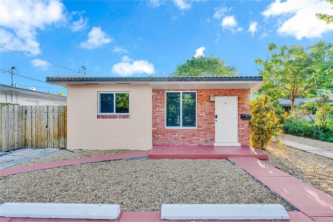 Building Photo - 2931 SW 39th Ave Unit 0