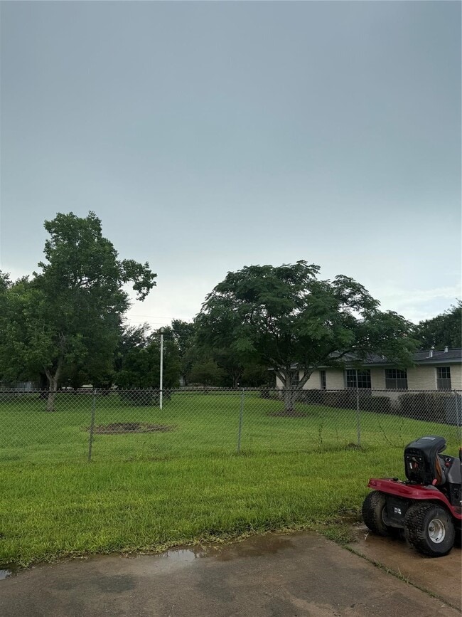 Building Photo - 717 E Sycamore St